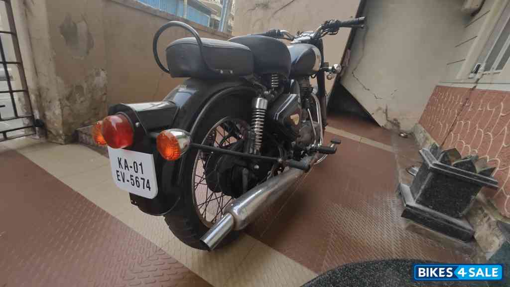 Black Royal Enfield Bullet 350