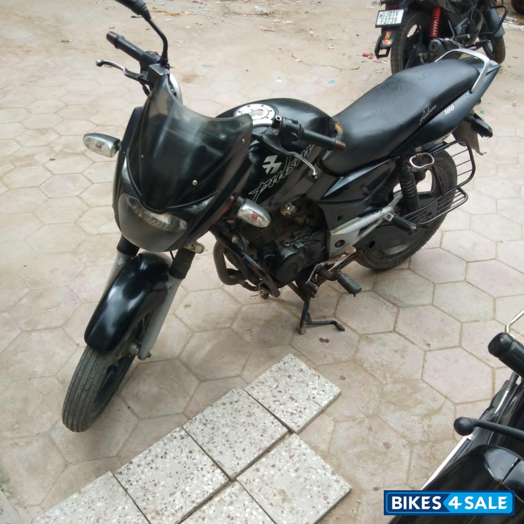 Black Bajaj Pulsar 180 DTSi