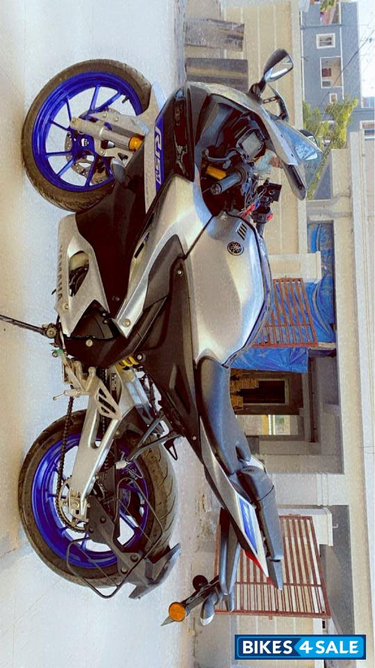Metalic Grey Yamaha R15M