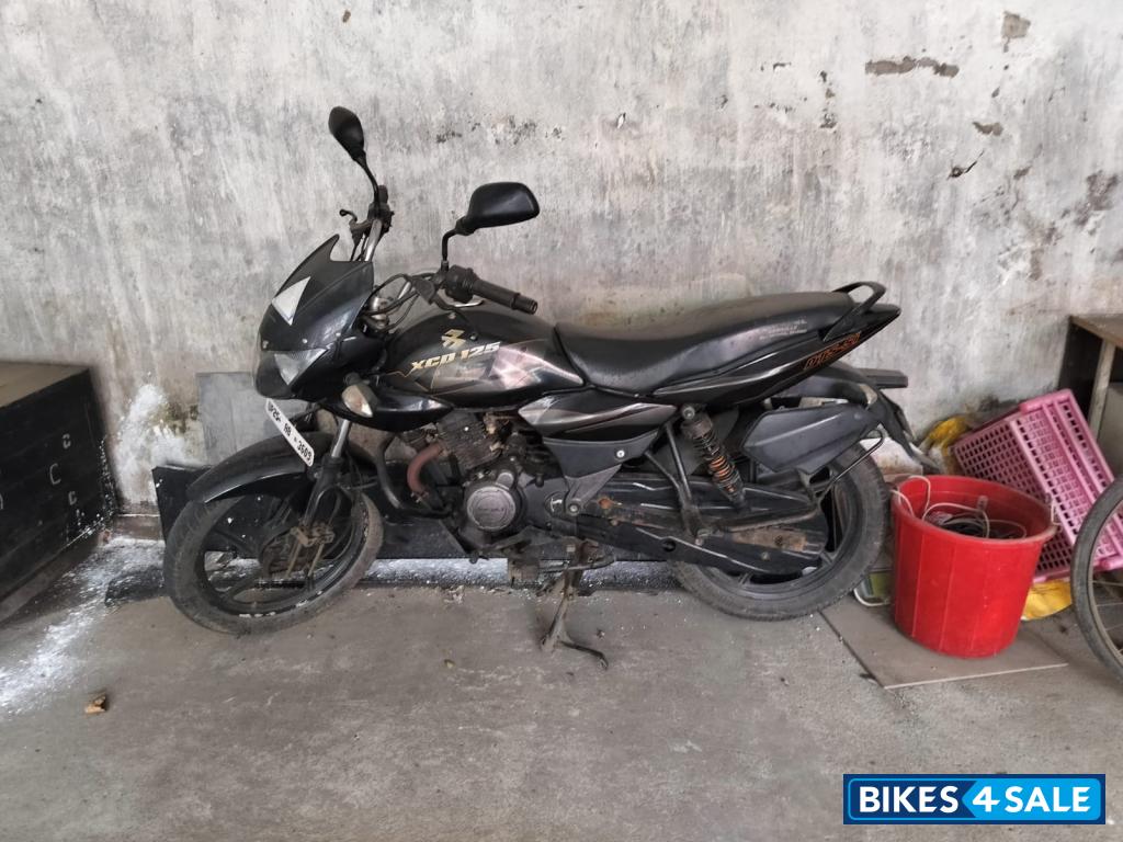 Black Bajaj XCD 125 DTS-Si