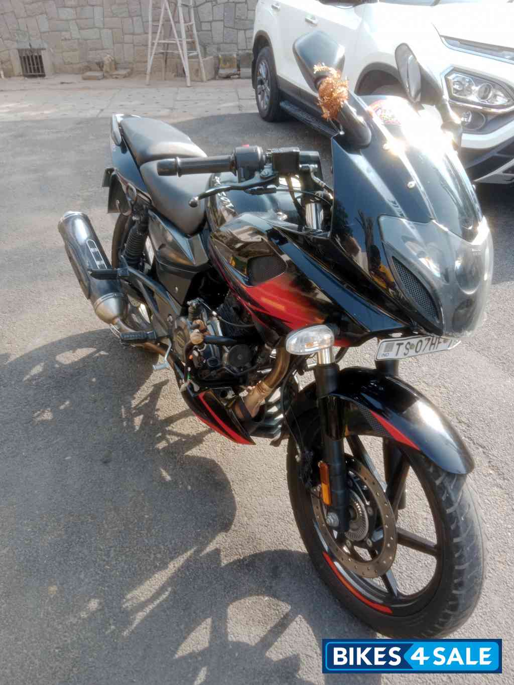 Bajaj Pulsar 220F BS6