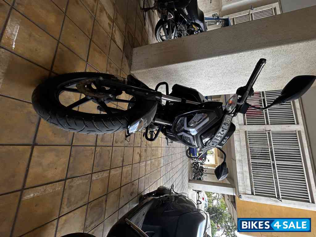 Black TVS Raider 125