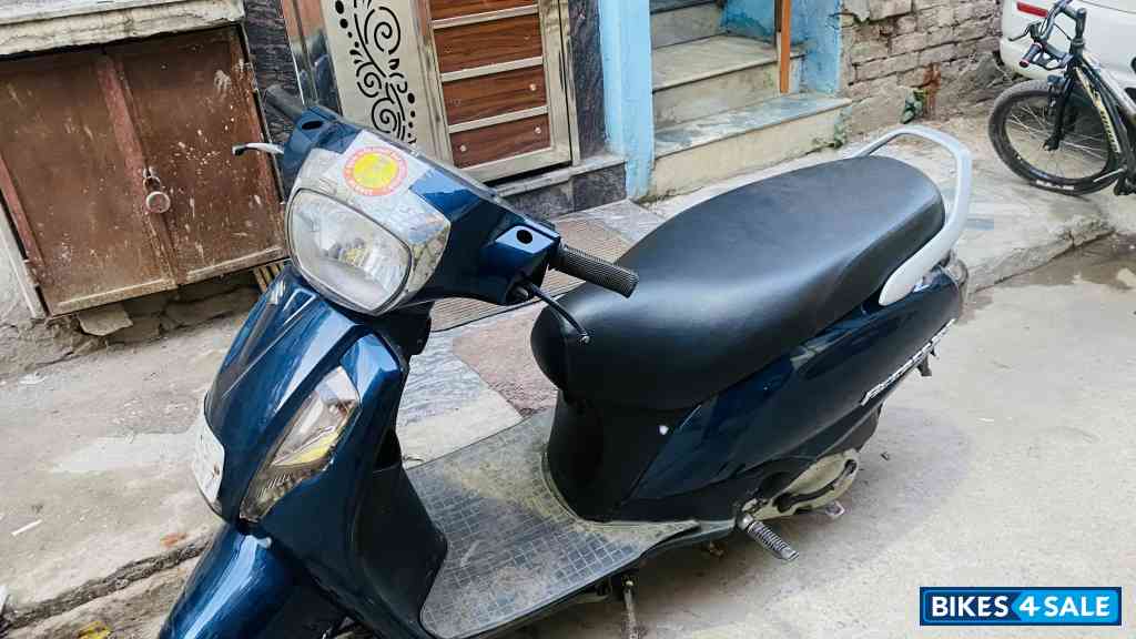 Blue Suzuki Access 125 CBS