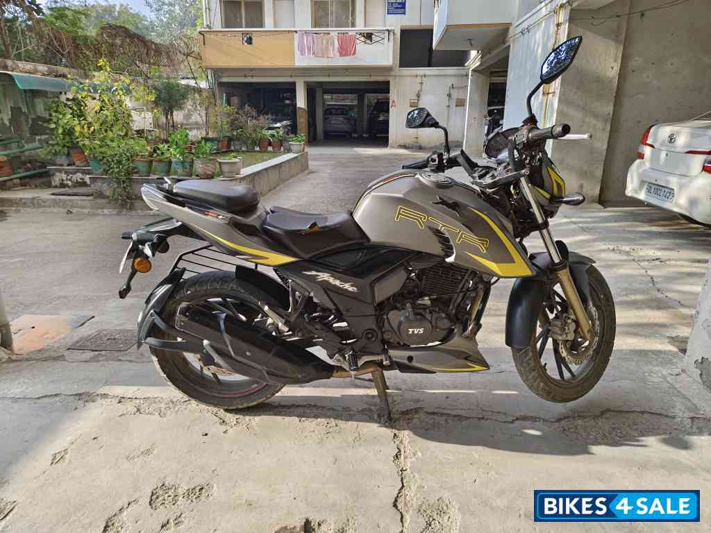 TVS Apache RTR 200 4V