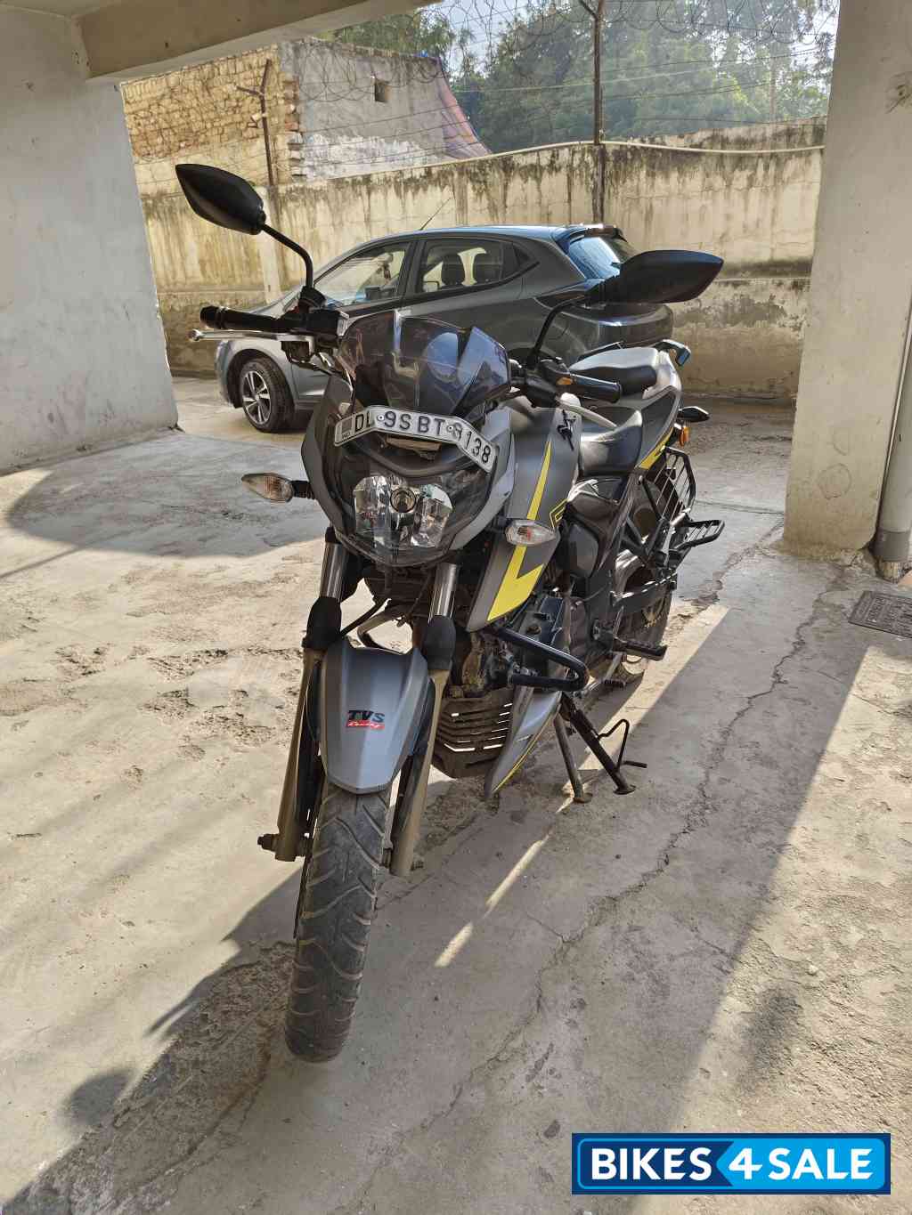 TVS Apache RTR 200 4V