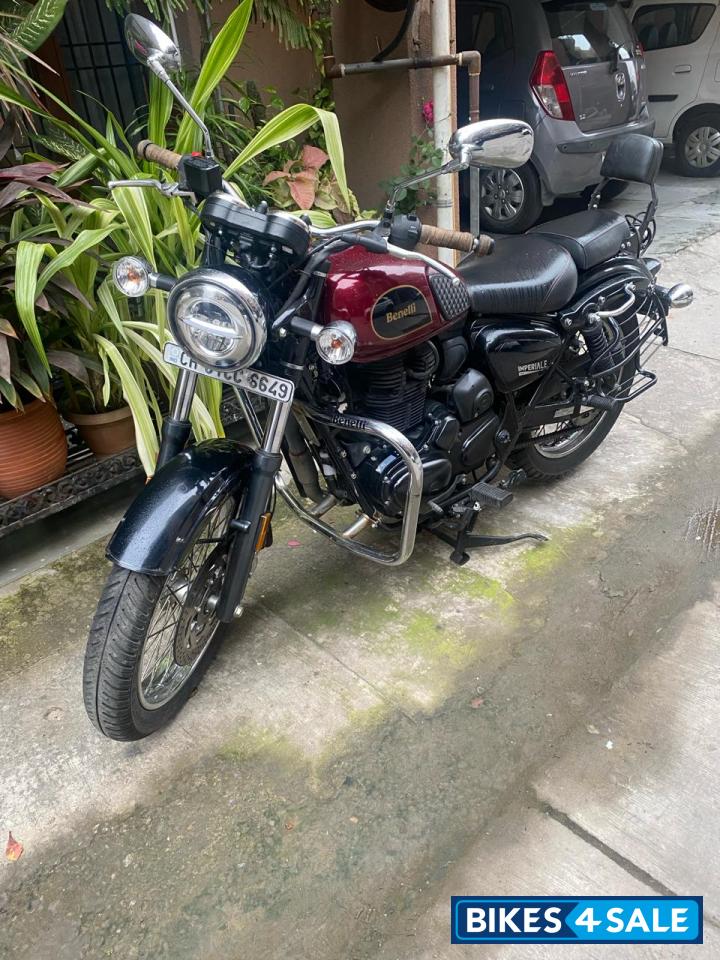 Red Benelli Imperiale 400 BS6