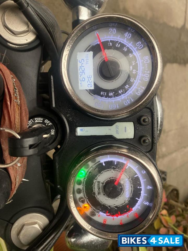 Red Benelli Imperiale 400 BS6