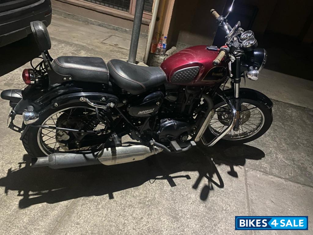 Red Benelli Imperiale 400 BS6