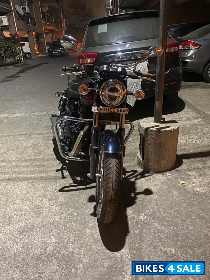 Red Benelli Imperiale 400 BS6