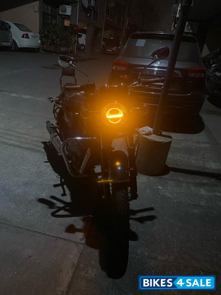 Red Benelli Imperiale 400 BS6