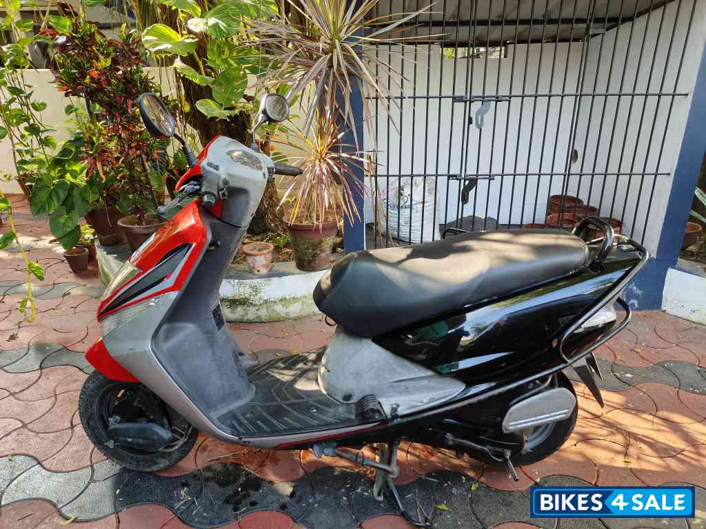 Red Honda Dio