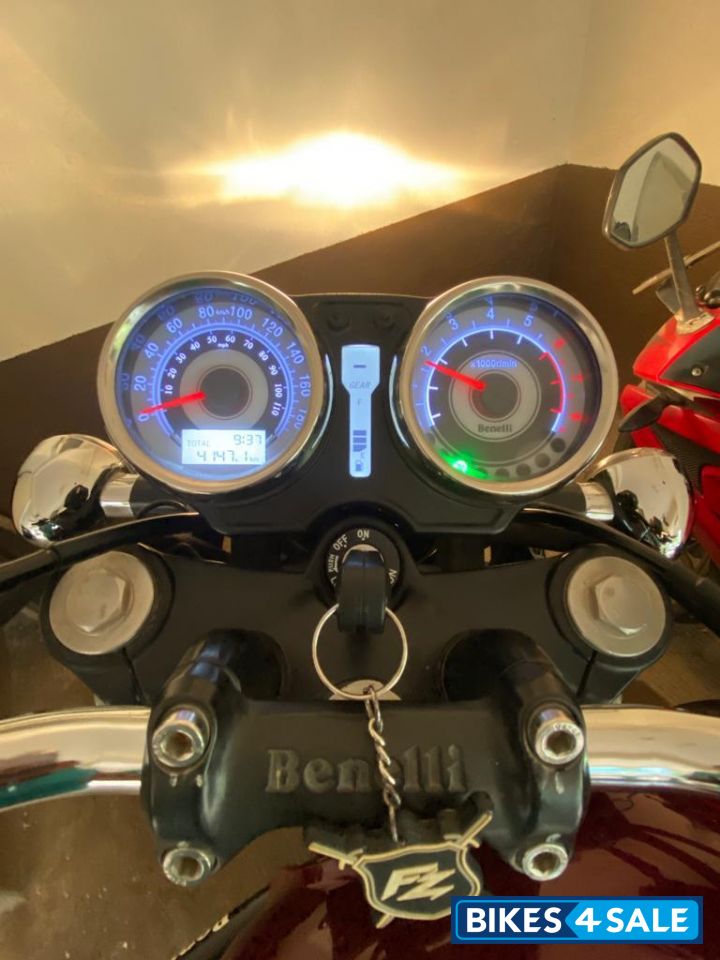 Red Benelli Imperiale 400 BS6