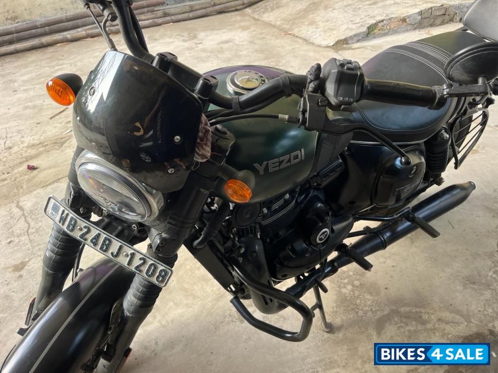 Hunter Green Yezdi Roadster Chrome