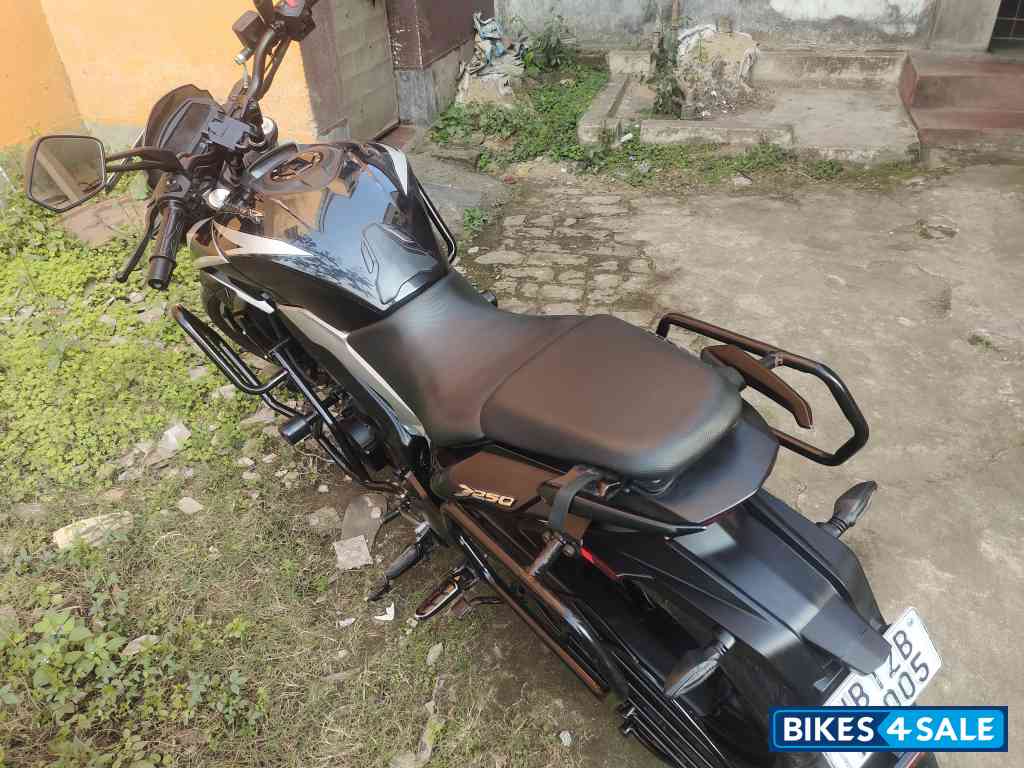 Bajaj Dominar 250 2022