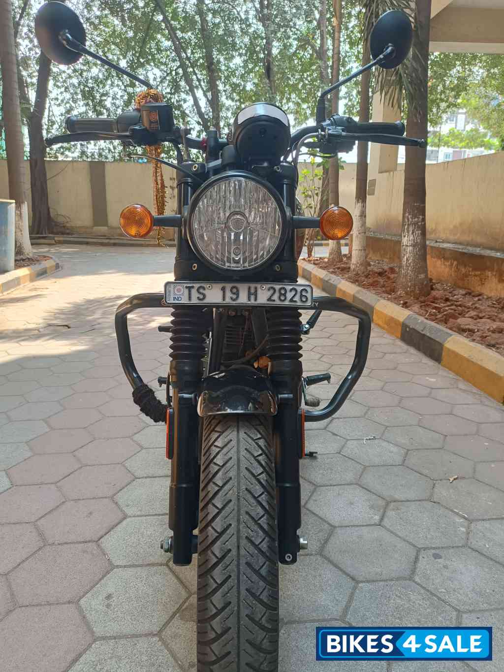 Grey Royal Enfield Hunter 350 Retro