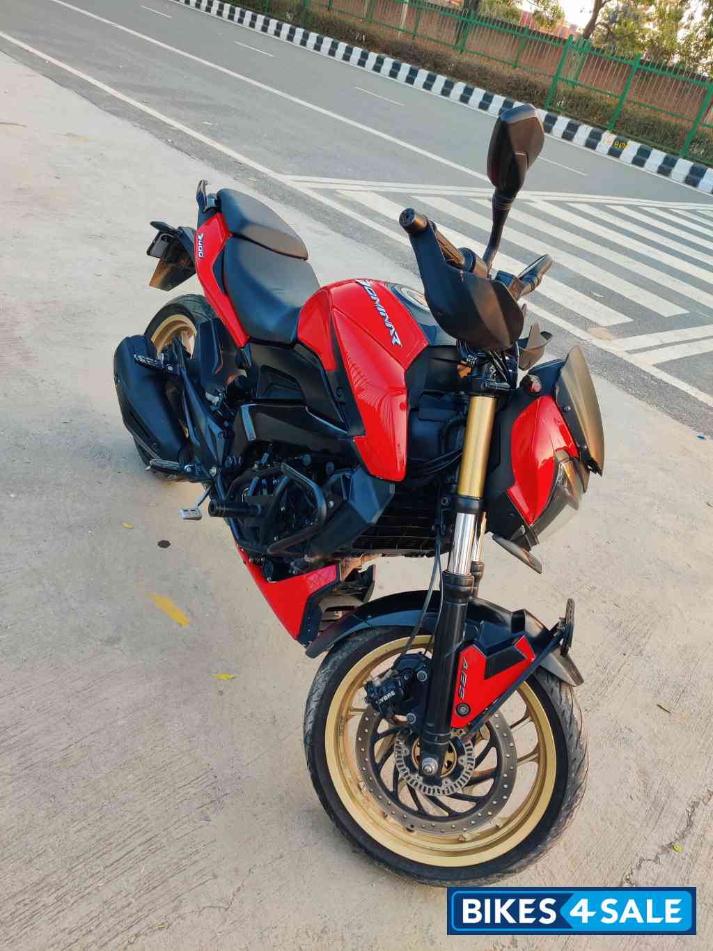 Bajaj Dominar 400 Disc