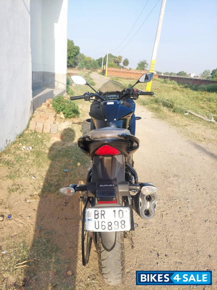 Black Suzuki Gixxer 150