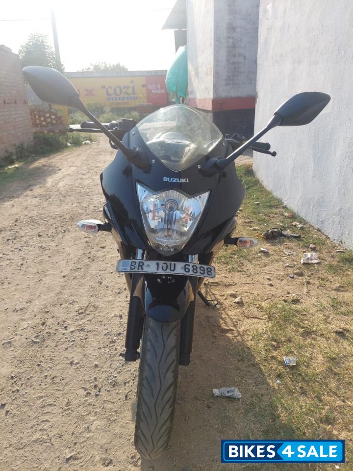 Black Suzuki Gixxer 150