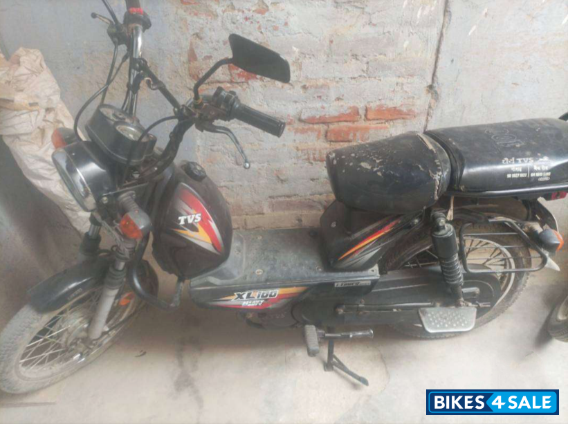 Black TVS XL100 Heavy Duty i-TOUCHstart BS6 Black TVS XL100 Heavy Duty i-TOUCHstart BS6