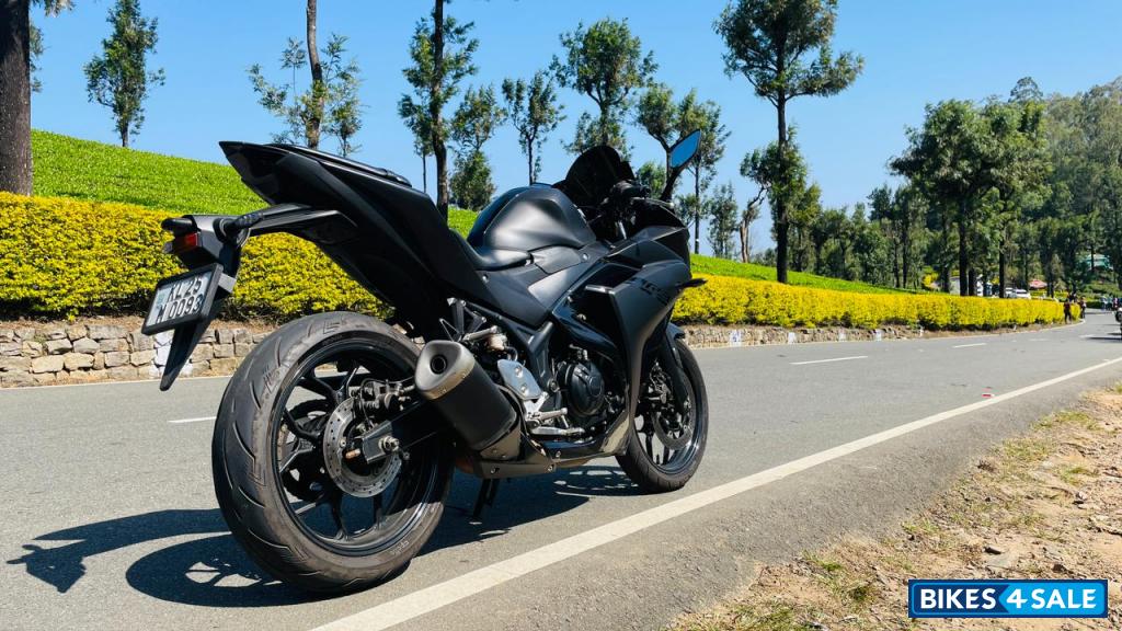 Matte Black Yamaha YZF R3
