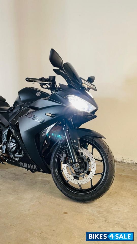Matte Black Yamaha YZF R3