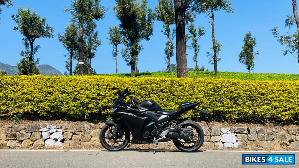 Matte Black Yamaha YZF R3