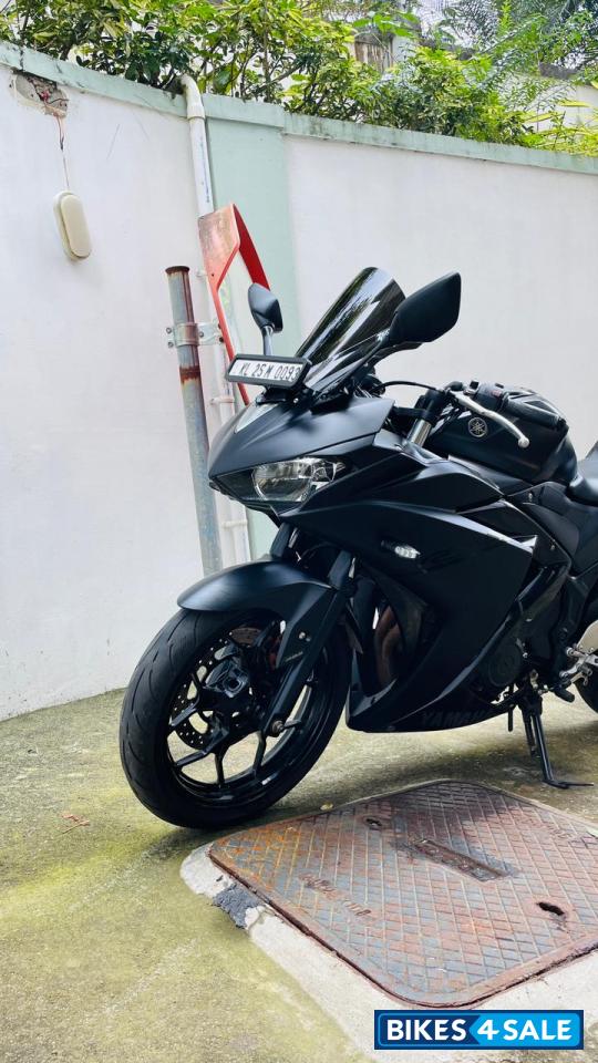 Matte Black Yamaha YZF R3