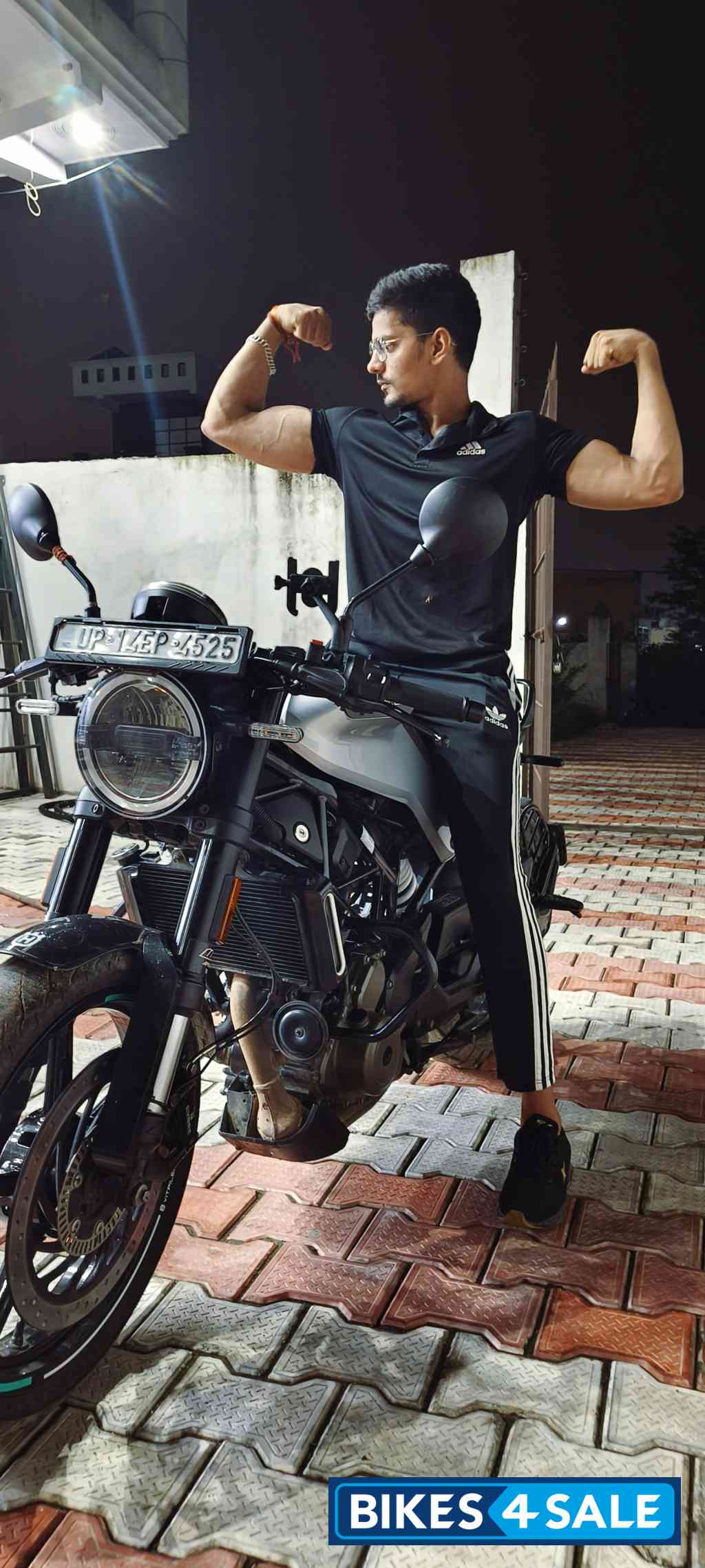 Silver Husqvarna Vitpilen 250