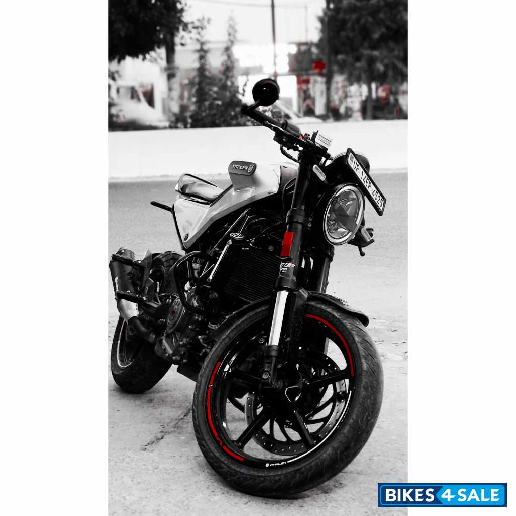 Silver Husqvarna Vitpilen 250