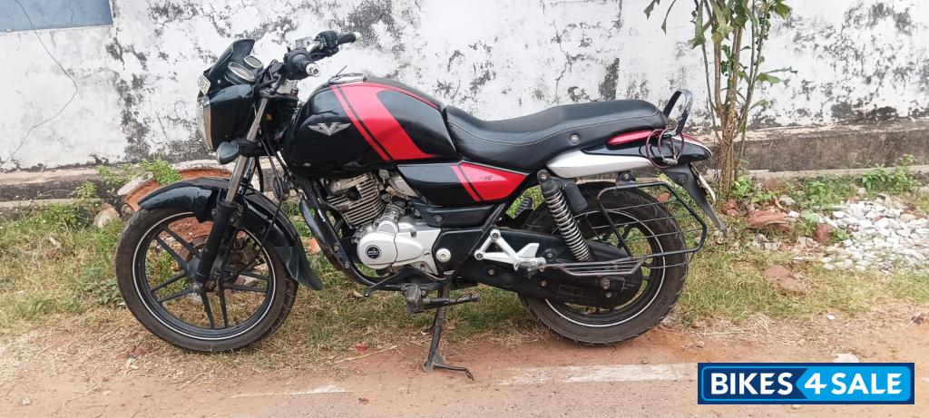 Bajaj V15