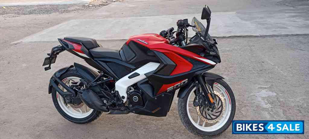Bajaj Pulsar RS 200 BS6