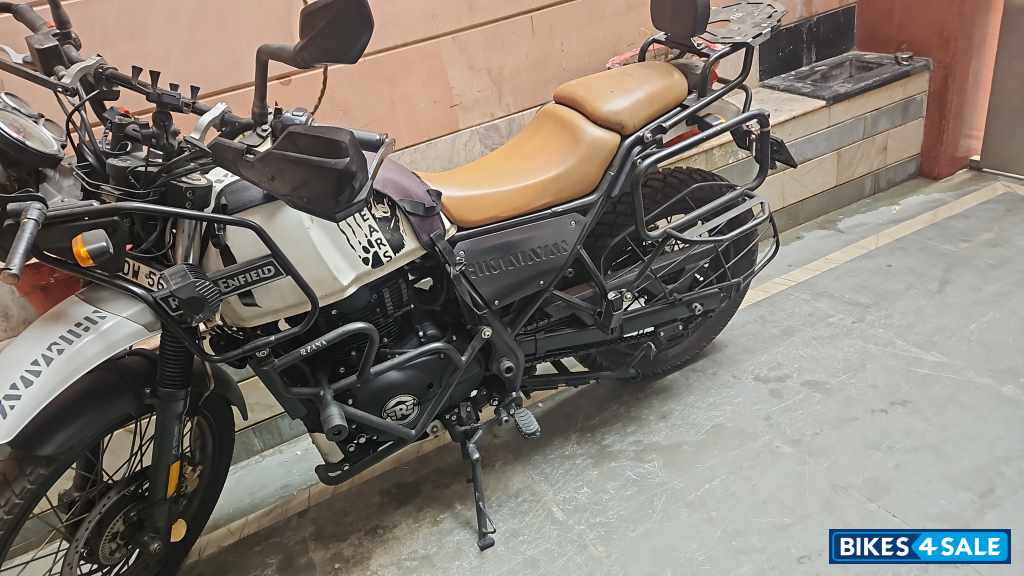 Snow White Royal Enfield Himalayan