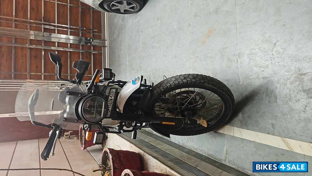 Snow White Royal Enfield Himalayan