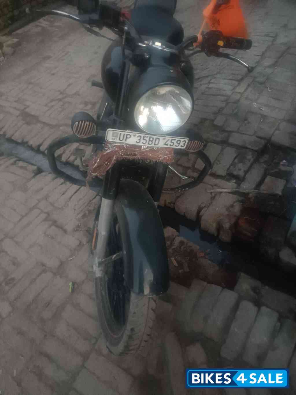 Black Royal Enfield Classic 350 BS VI