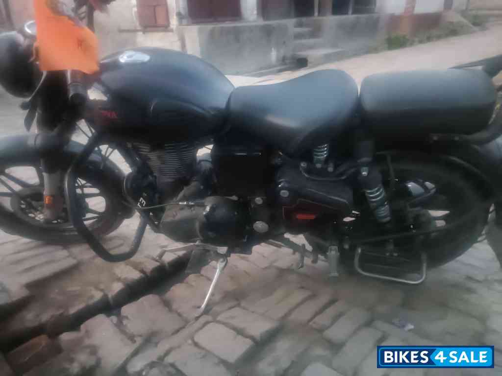 Black Royal Enfield Classic 350 BS VI