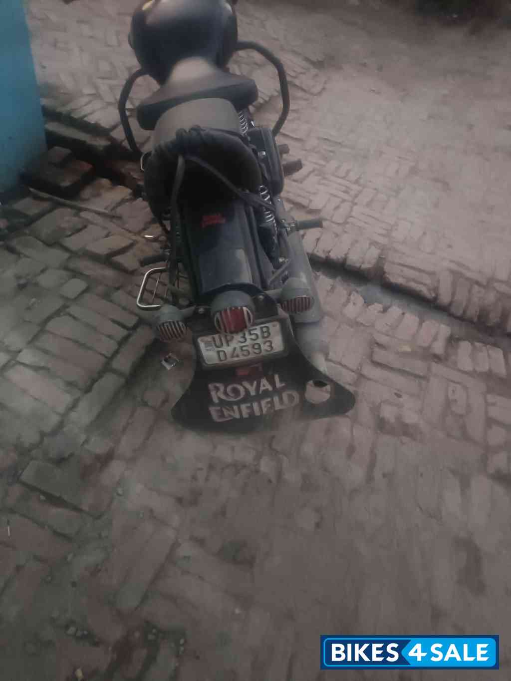 Black Royal Enfield Classic 350 BS VI