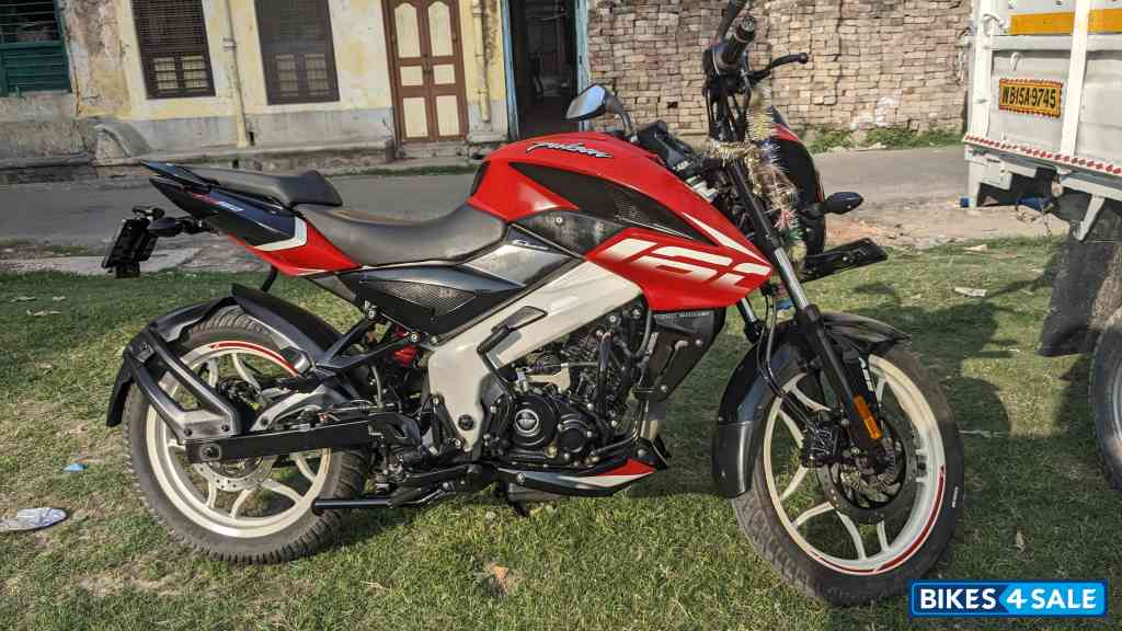 Red Bajaj Pulsar NS 160 BS6
