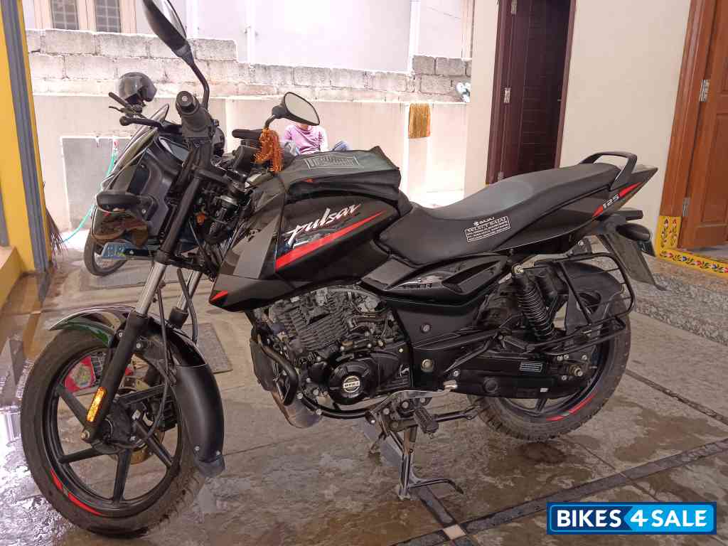 Ebony Blk Solar Red Bajaj Pulsar 125 Neon Disc Single Seat