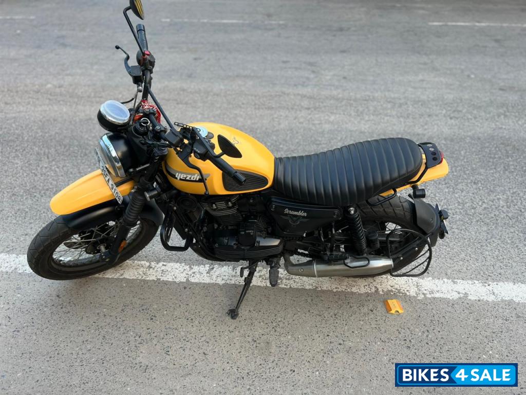 Yellow Yezdi Scrambler Single Tone