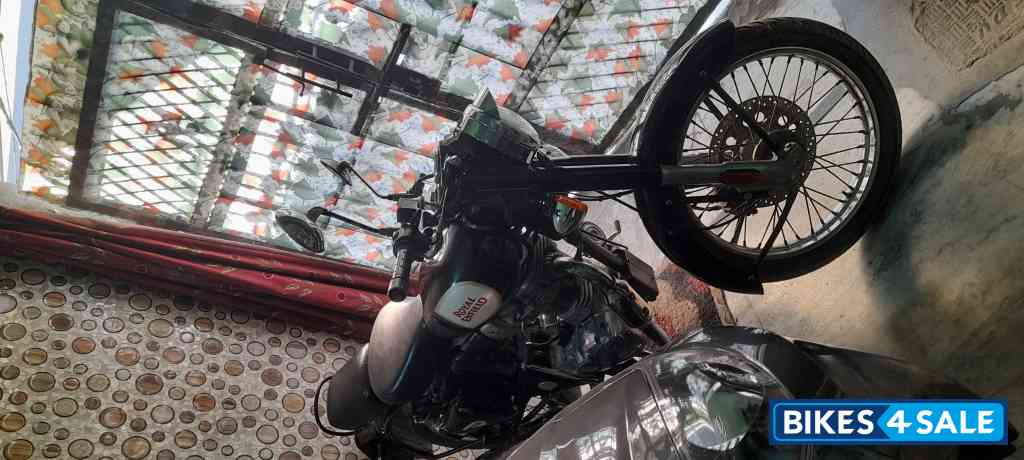 Black Royal Enfield Classic 350 Dual Channel BS6
