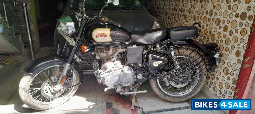 Black Royal Enfield Classic 350 Dual Channel BS6