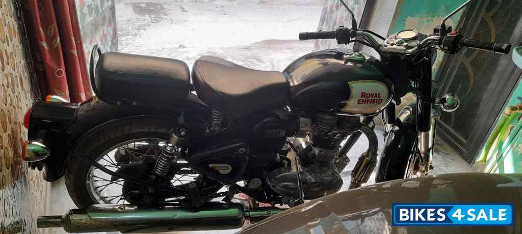 Black Royal Enfield Classic 350 Dual Channel BS6