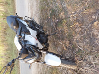 White And Black Hero Xtreme 160R