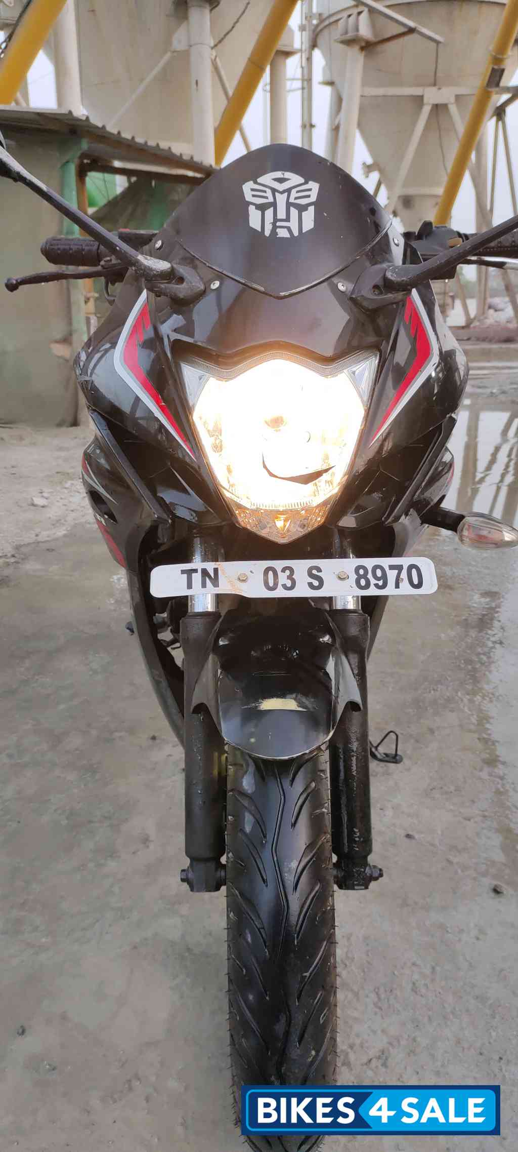 Black Suzuki Gixxer SF