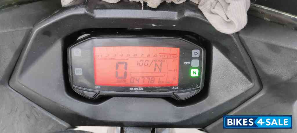 Black Suzuki Gixxer SF