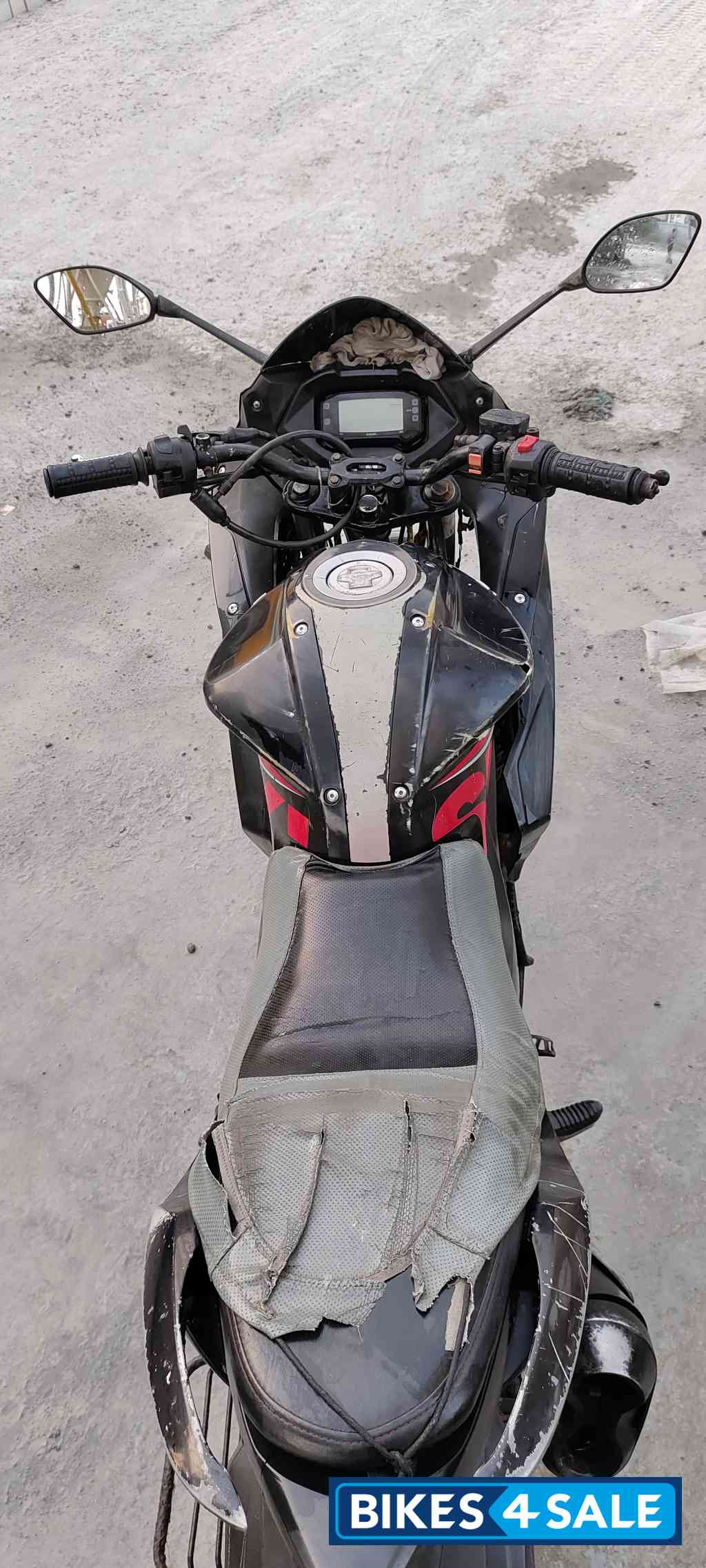 Black Suzuki Gixxer SF