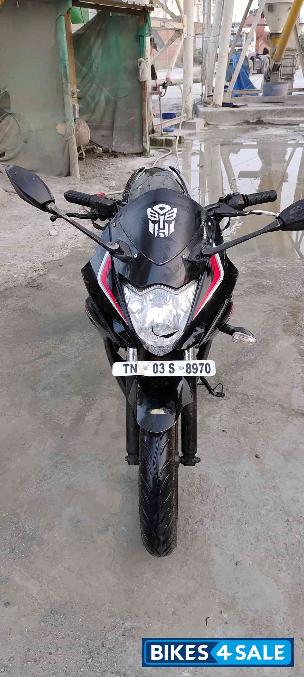 Black Suzuki Gixxer SF