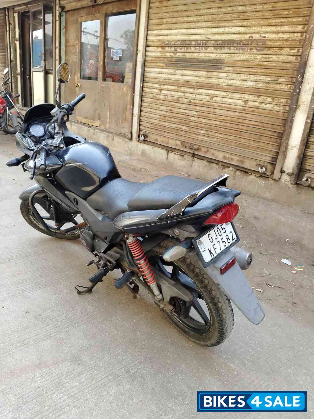 Black Honda CBF Stunner