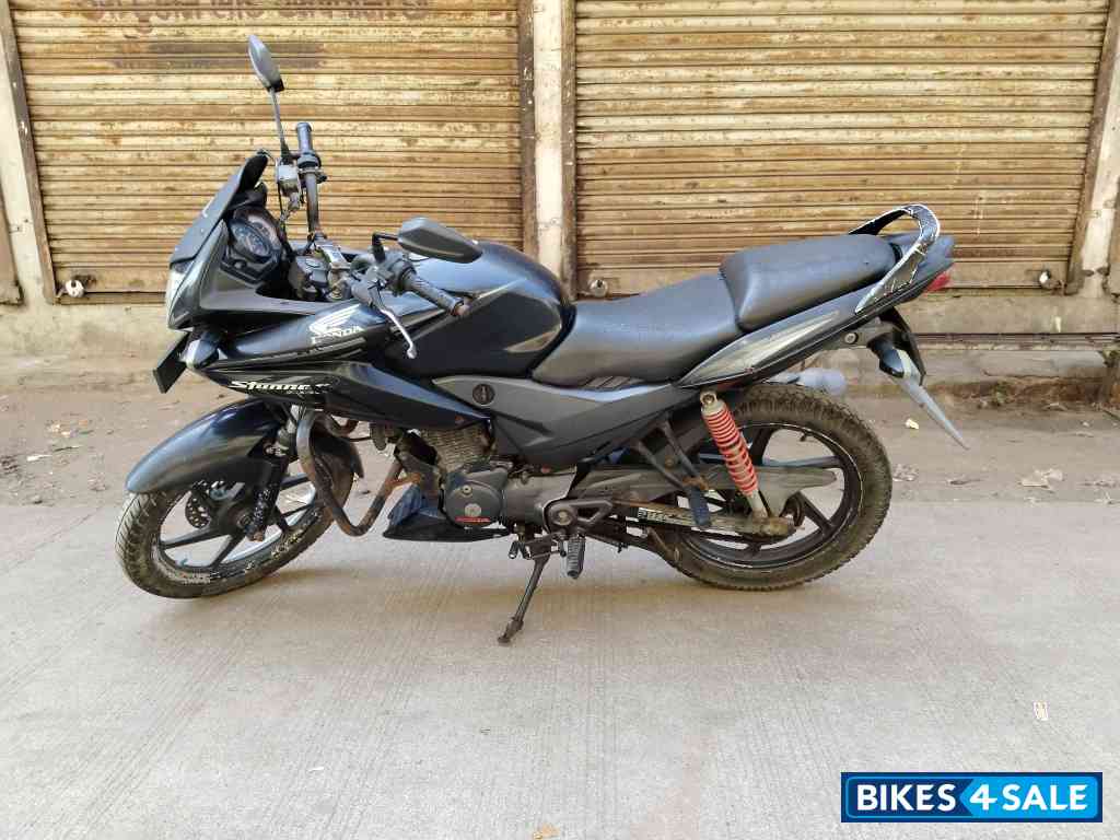 Black Honda CBF Stunner