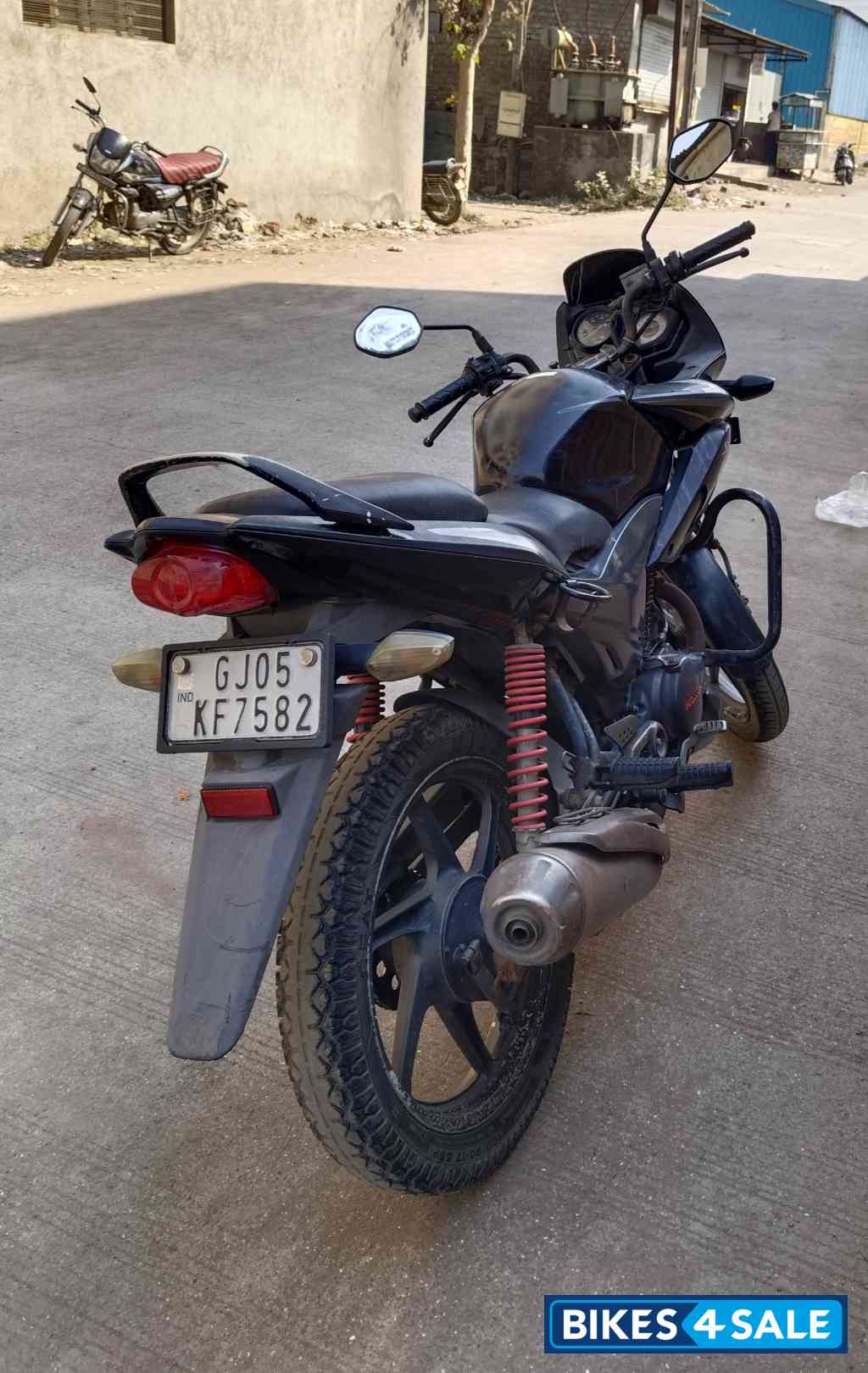 Black Honda CBF Stunner